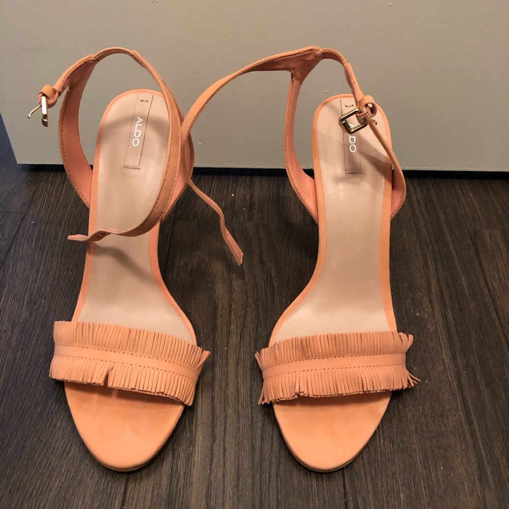 Aldo peach sandals 🍑 size 9 lightly worn